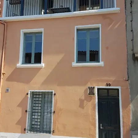 Les 3 Tours 2 * Каркассон